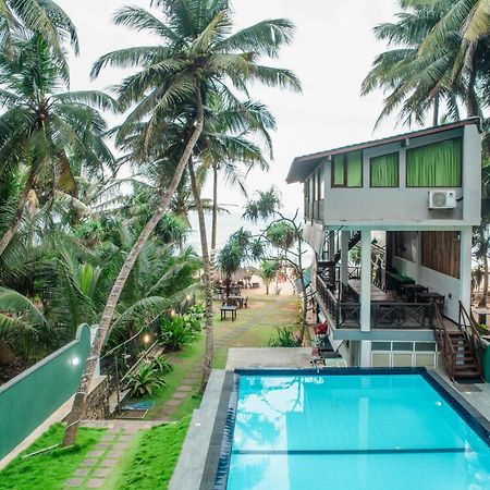 Hotel Sea Trails Bentota Esterno foto