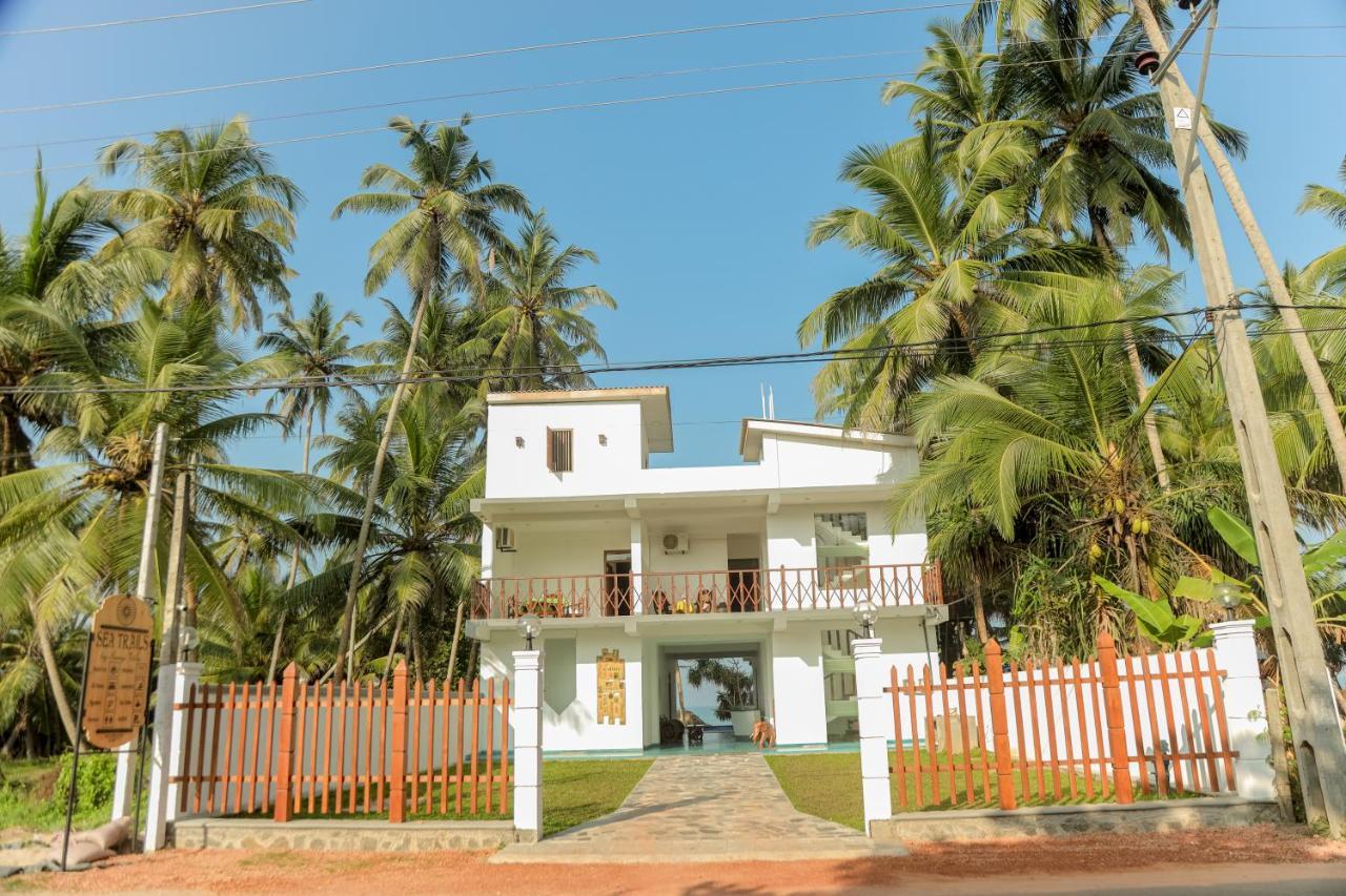 Hotel Sea Trails Bentota Esterno foto