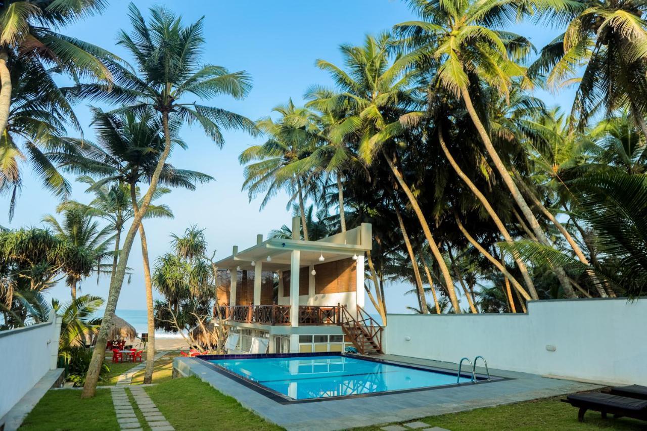 Hotel Sea Trails Bentota Esterno foto