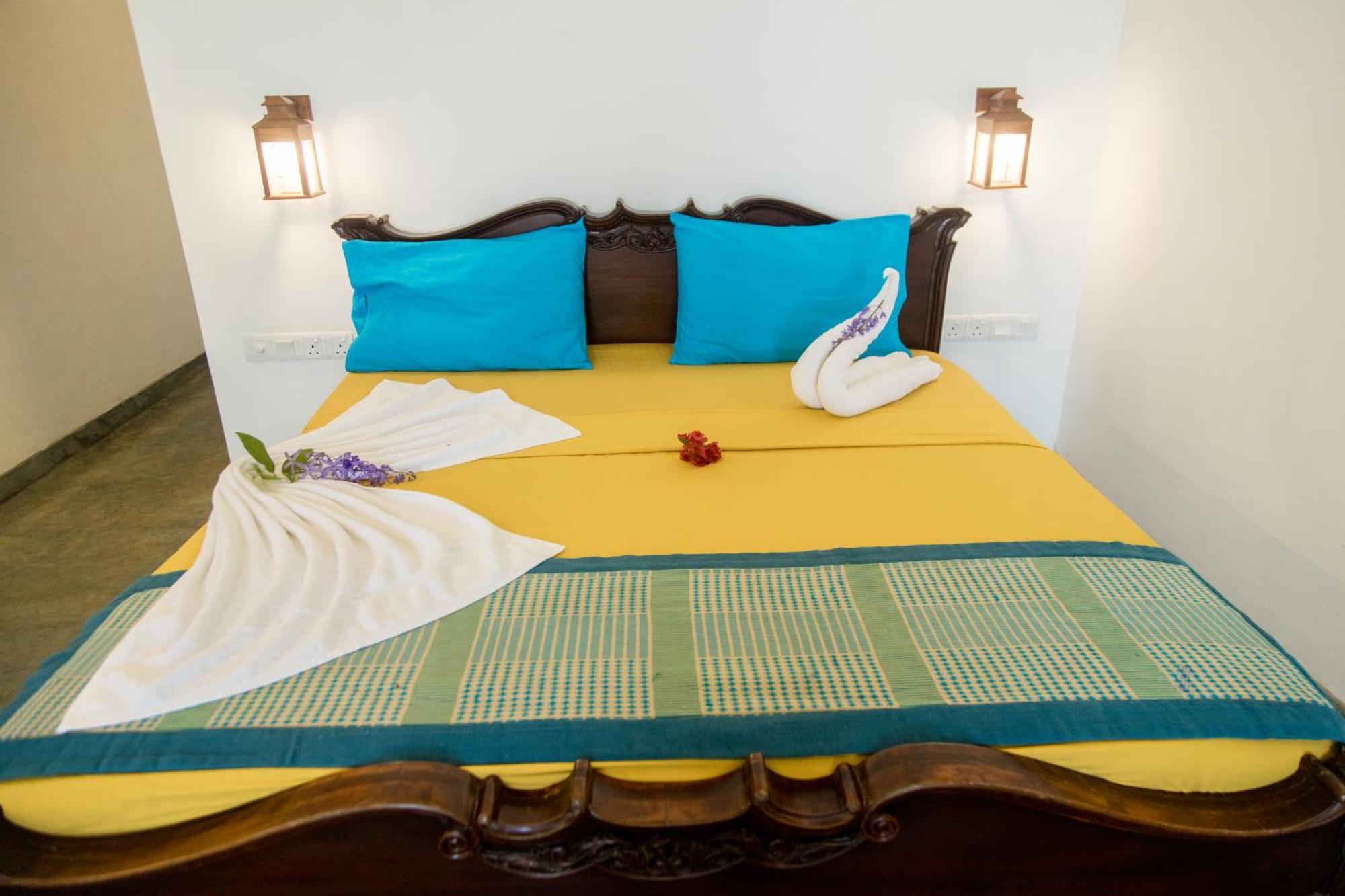 Hotel Sea Trails Bentota Esterno foto
