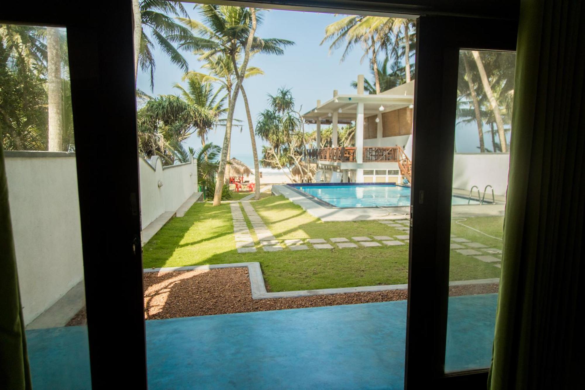 Hotel Sea Trails Bentota Esterno foto