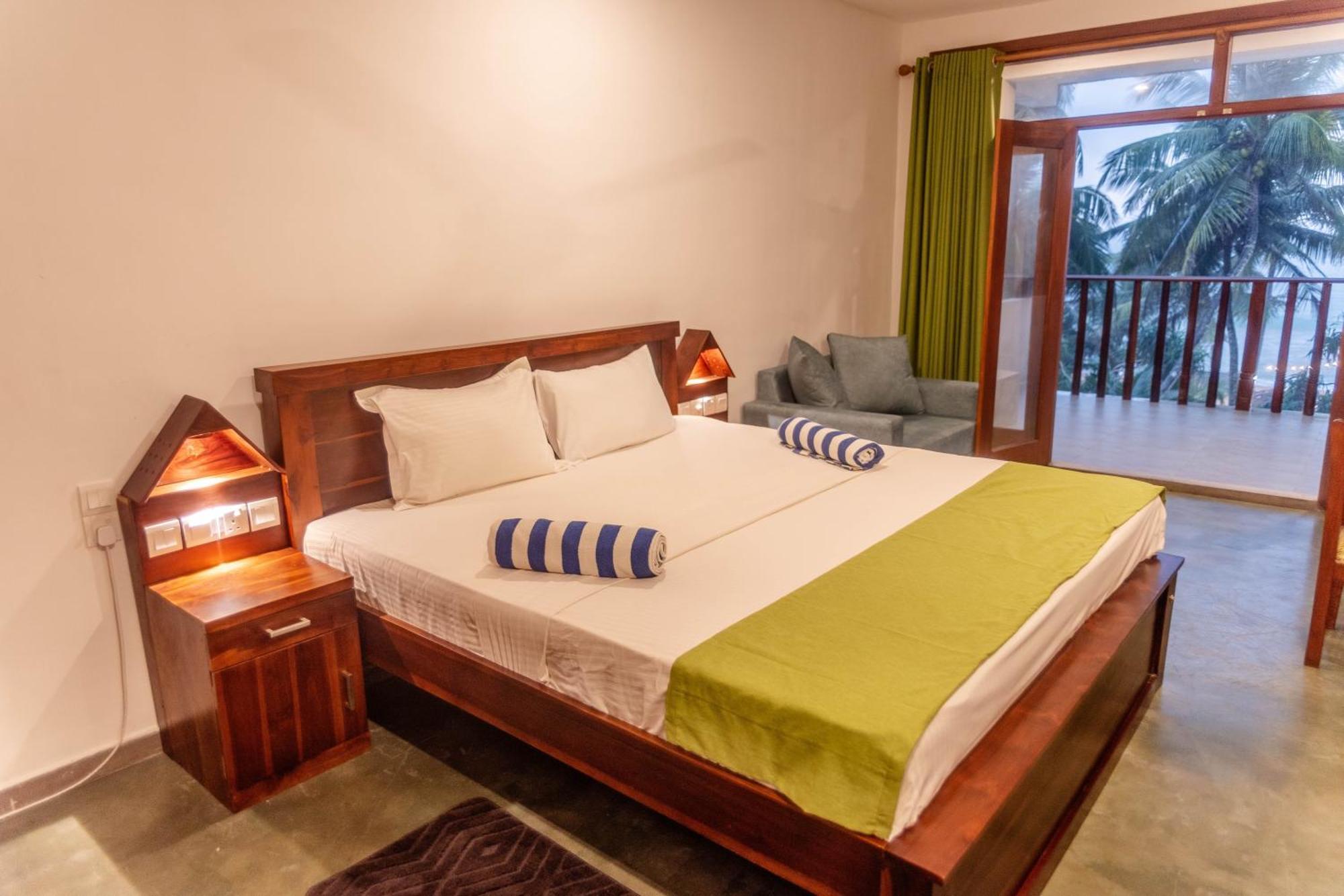 Hotel Sea Trails Bentota Esterno foto