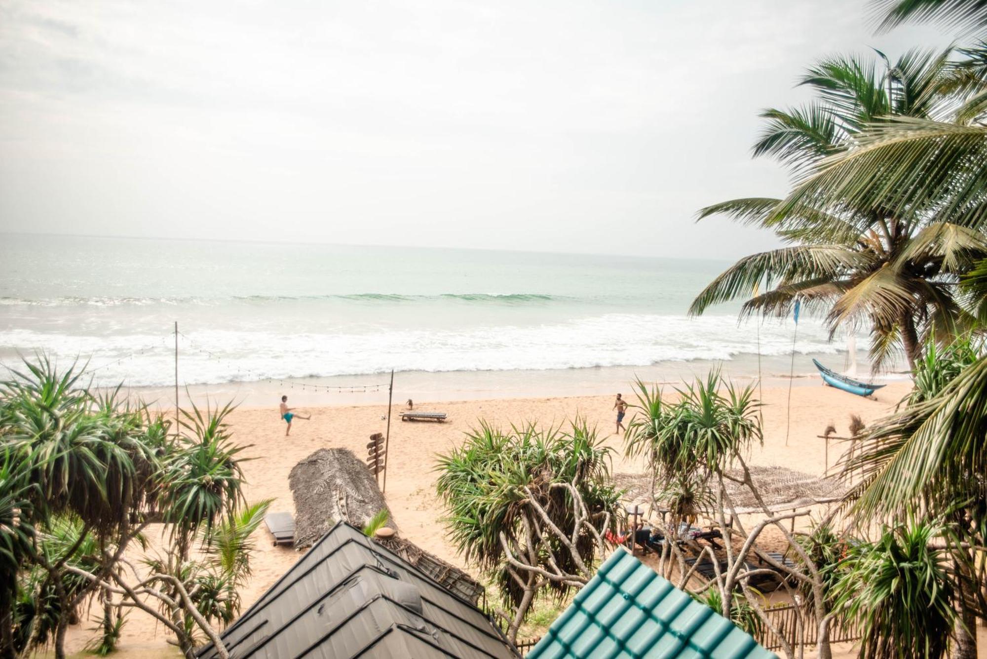 Hotel Sea Trails Bentota Esterno foto