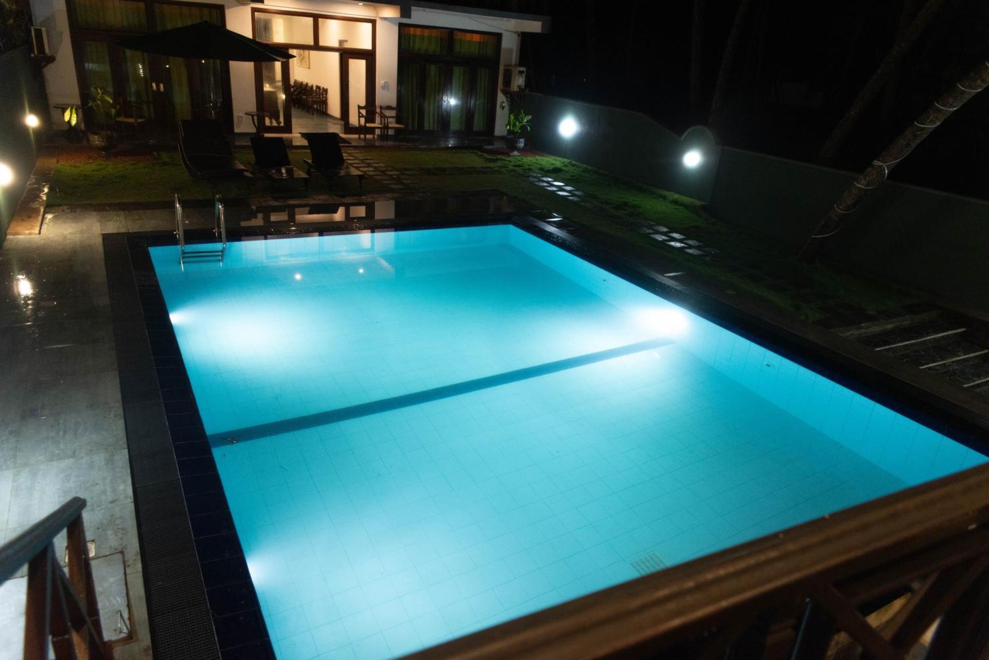 Hotel Sea Trails Bentota Esterno foto